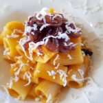 Mezze maniche con zucca, cipolla di tropea e ricotta salata